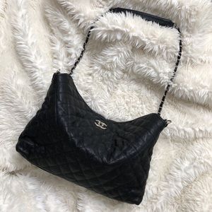 [[[SOLD]]] Chanel black caviar shoulder bag